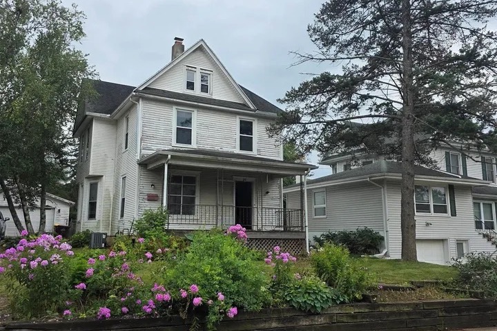 29 E Jefferson St, Freeport, IL: a two-story 1912 home with a front porch and flower beds